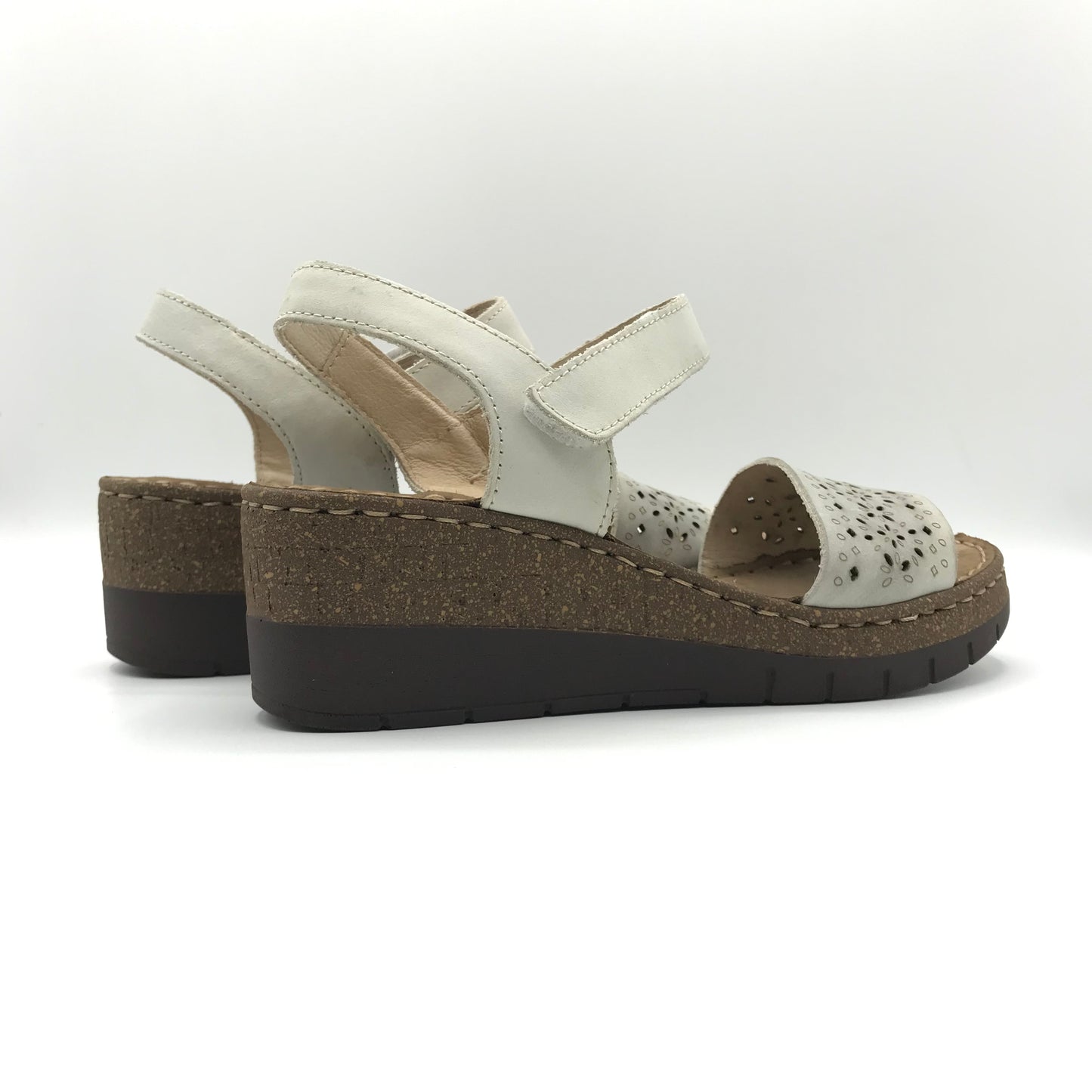 Walk in the city | Sandali in vera pelle con fascia laserata | 47171