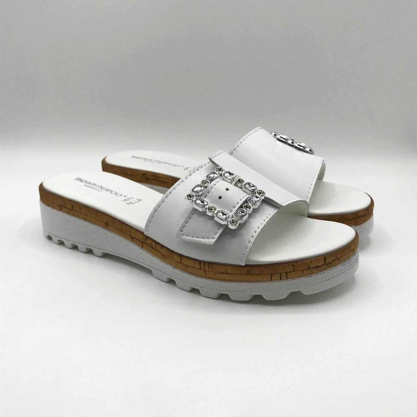 Andrea Pierago | Ciabatte in pelle con fibbia diamantata | 3566-70811