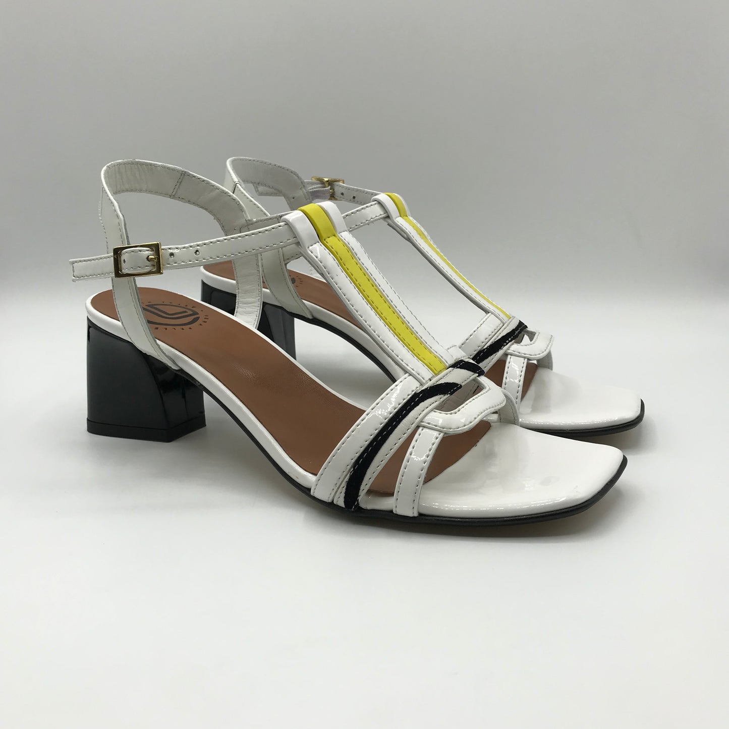 Linea Uno | Sandali in vera pelle con cinturino a T | K251