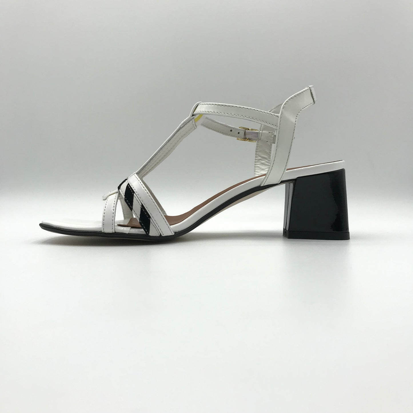 Linea Uno | Sandali in vera pelle con cinturino a T | K251